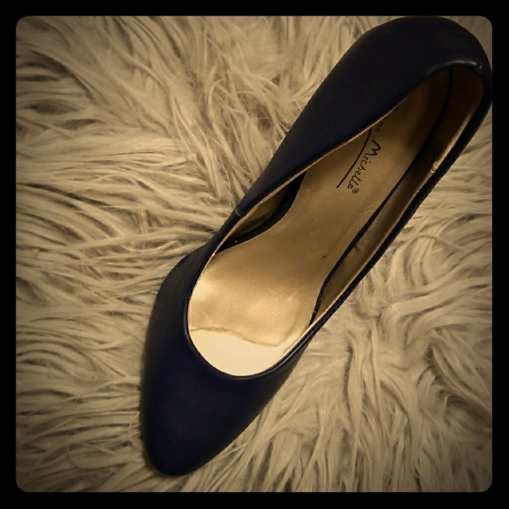Navy blue 4" pumps